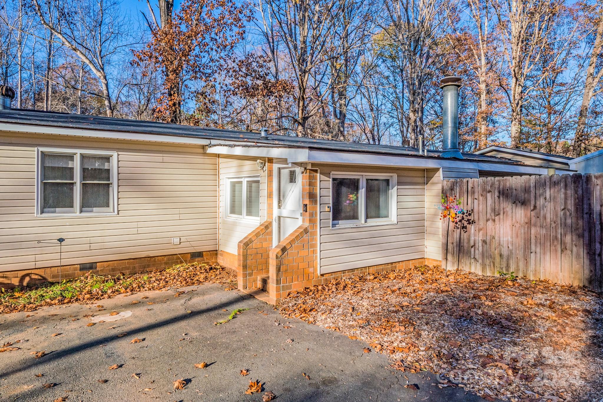 465 Lakedale Drive Property Photo 2