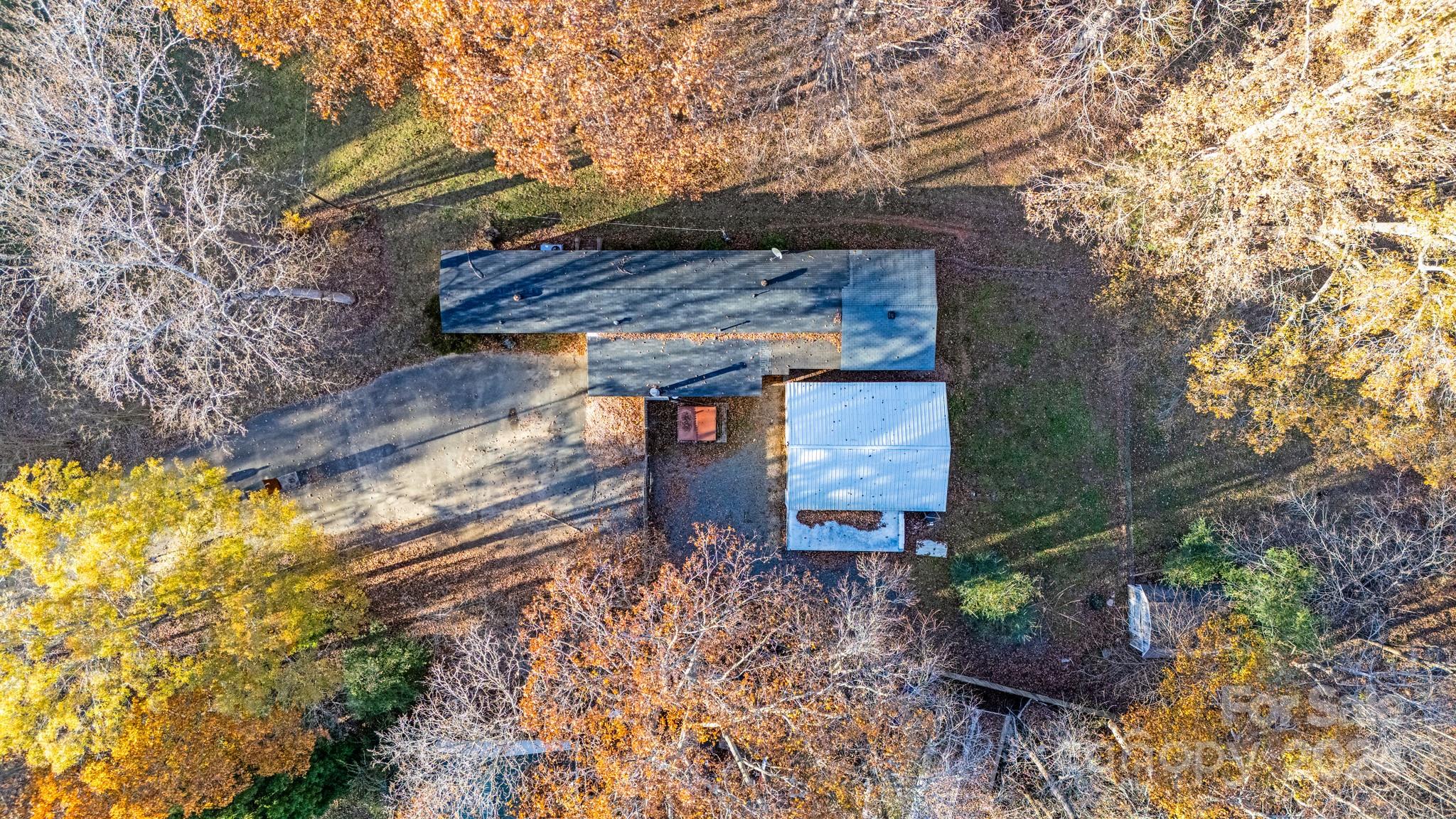 465 Lakedale Drive Property Photo 3