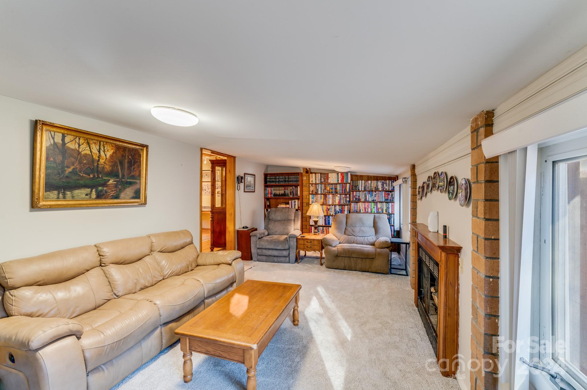 465 Lakedale Drive Property Photo 4