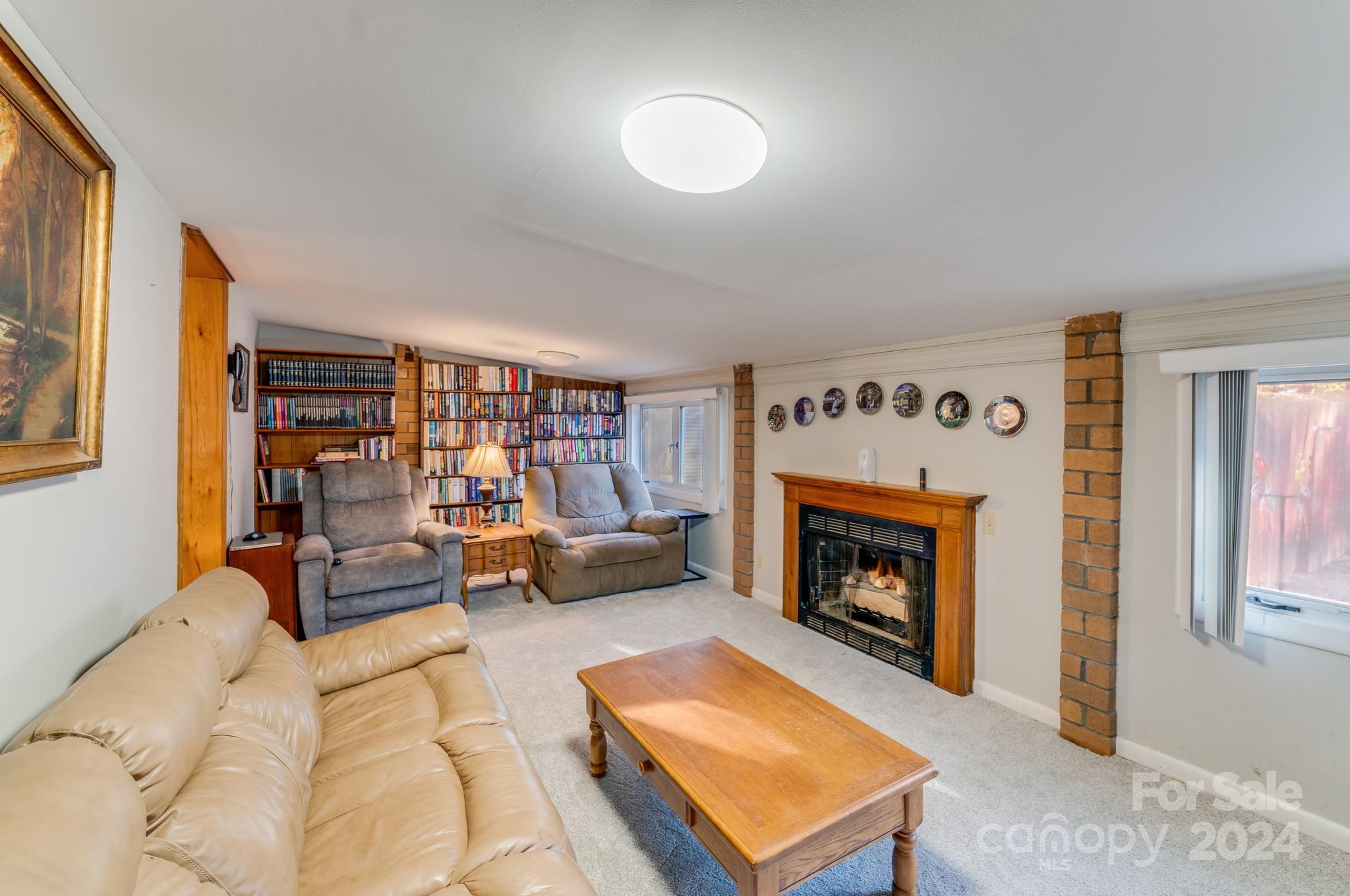 465 Lakedale Drive Property Photo 5