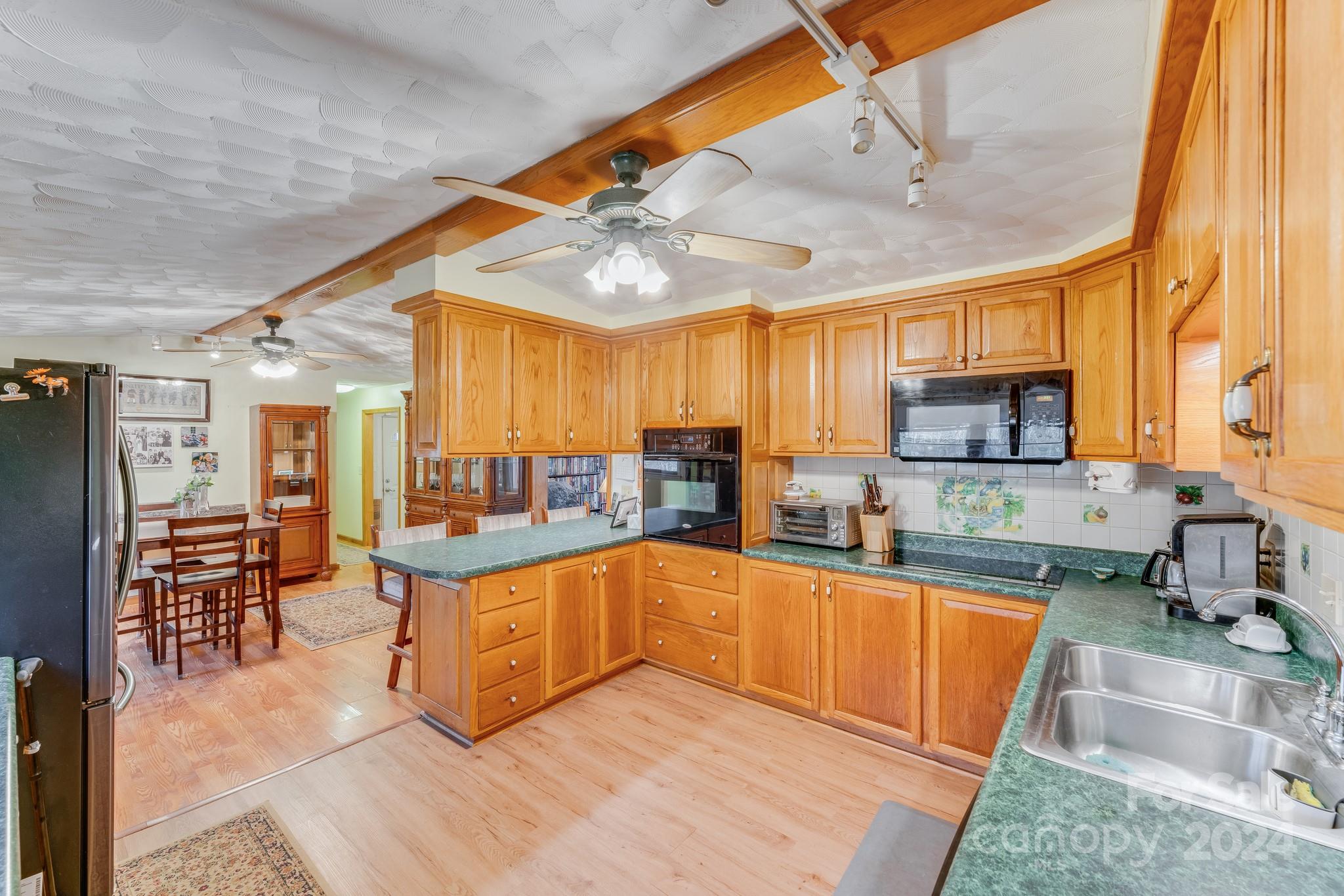 465 Lakedale Drive Property Photo 15