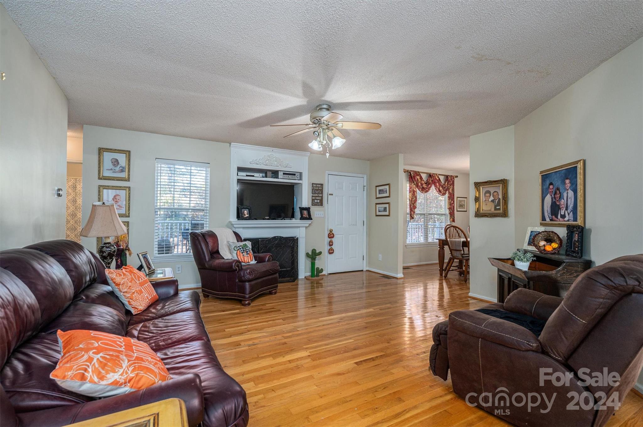 1335 Huckleberry Drive Property Photo 2
