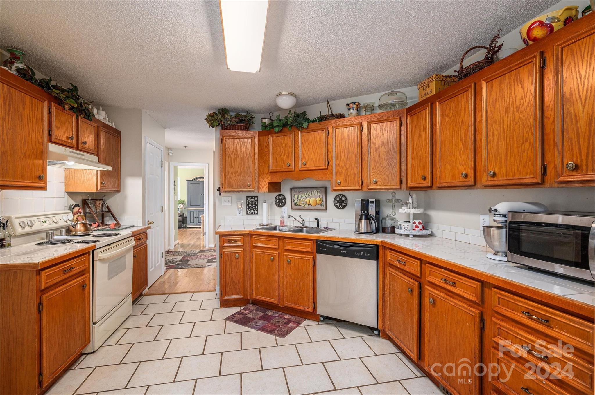 1335 Huckleberry Drive Property Photo 4