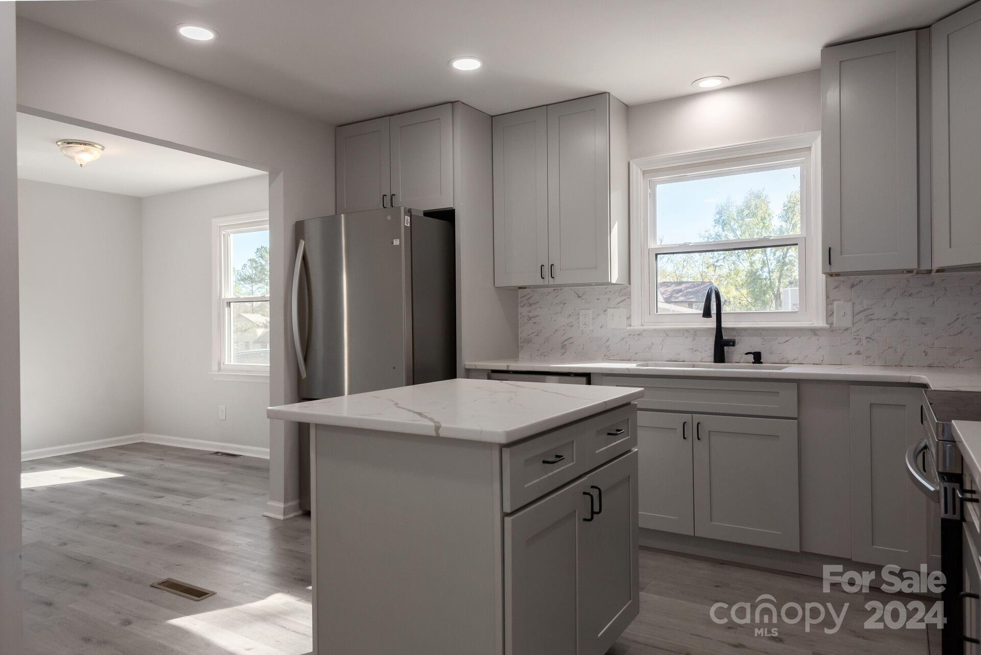 7704 Cedar Bluff Lane Property Photo 4