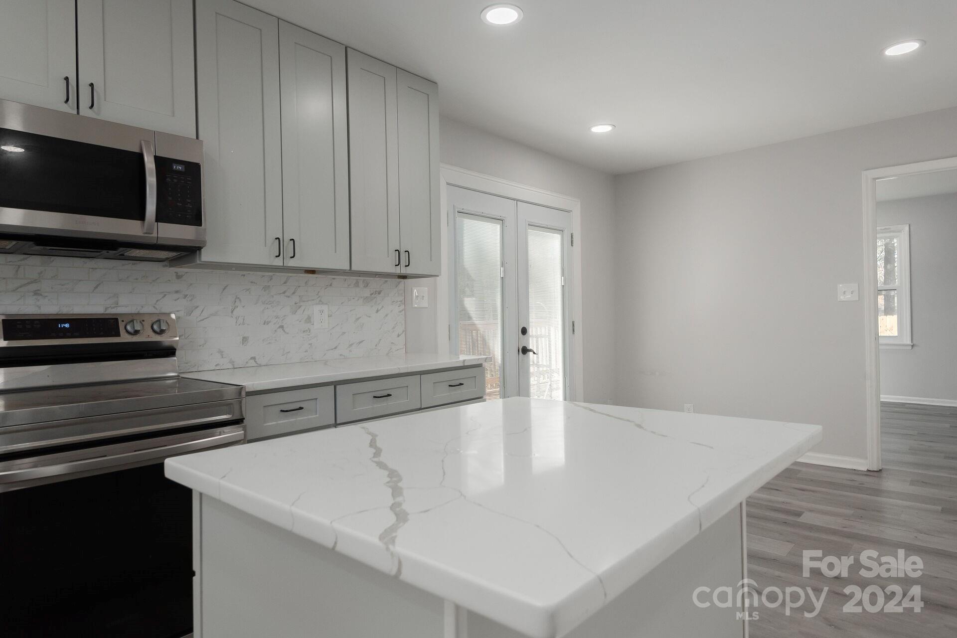 7704 Cedar Bluff Lane Property Photo 7