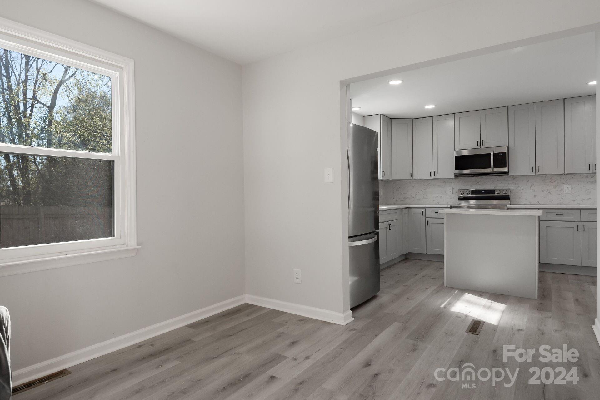 7704 Cedar Bluff Lane Property Photo 8