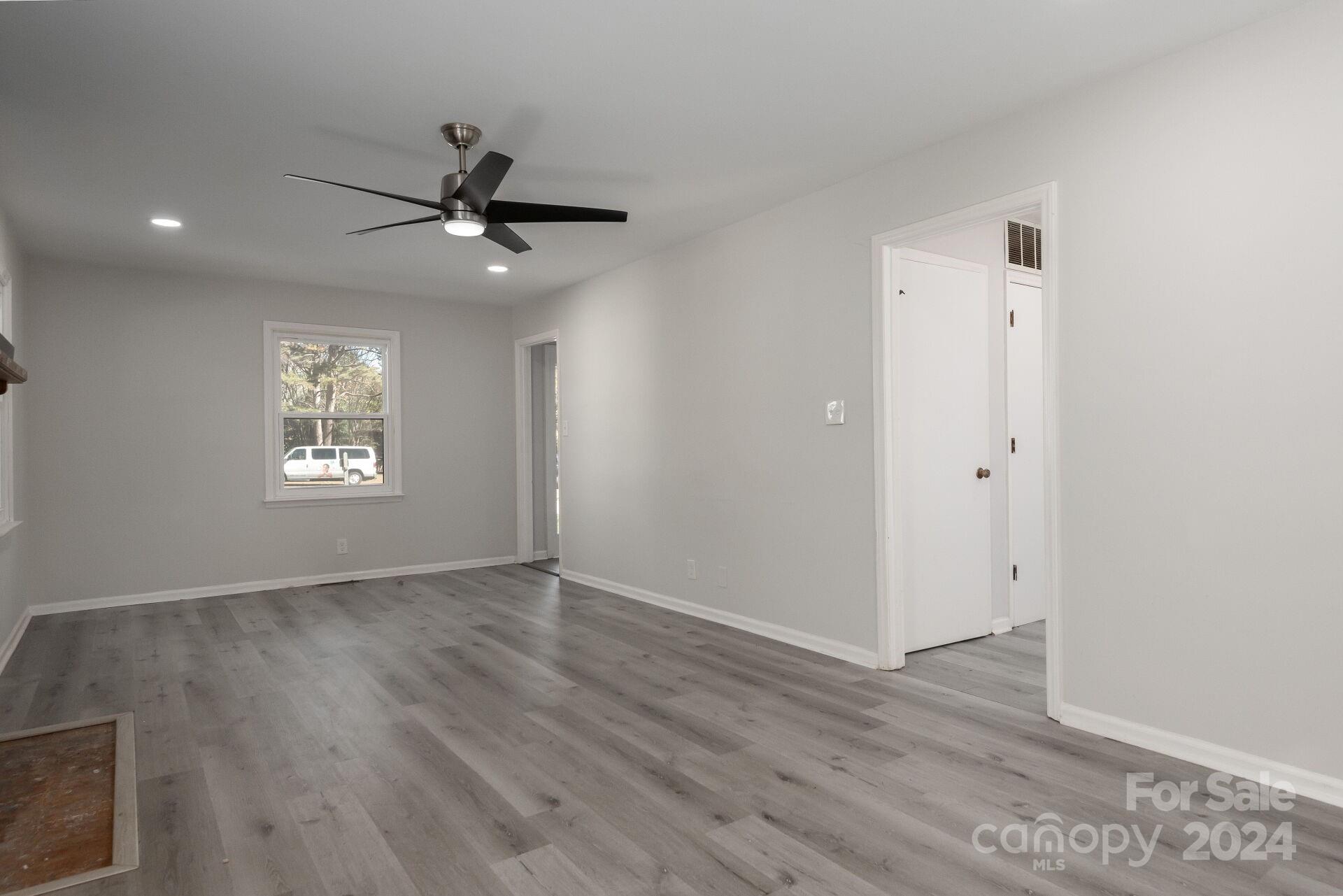 7704 Cedar Bluff Lane Property Photo 13