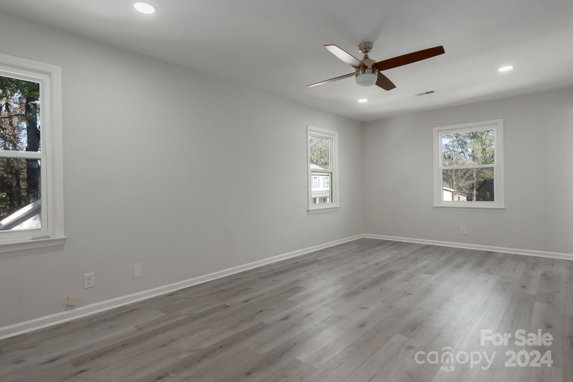 7704 Cedar Bluff Lane Property Photo 15