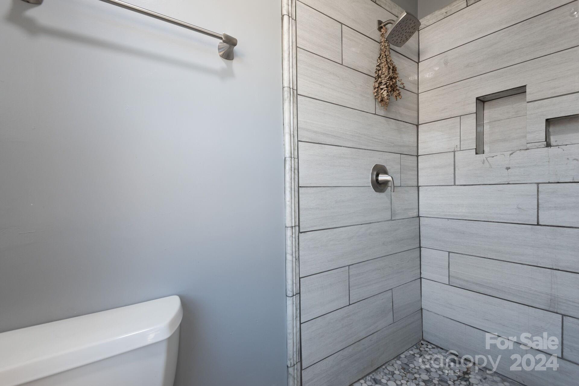 7704 Cedar Bluff Lane Property Photo 17