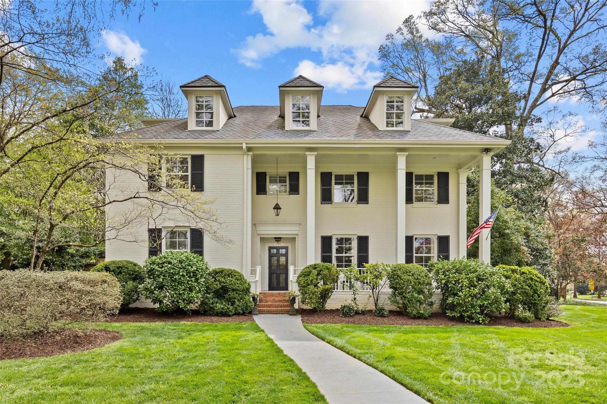 1579 Queens Road Property Photo