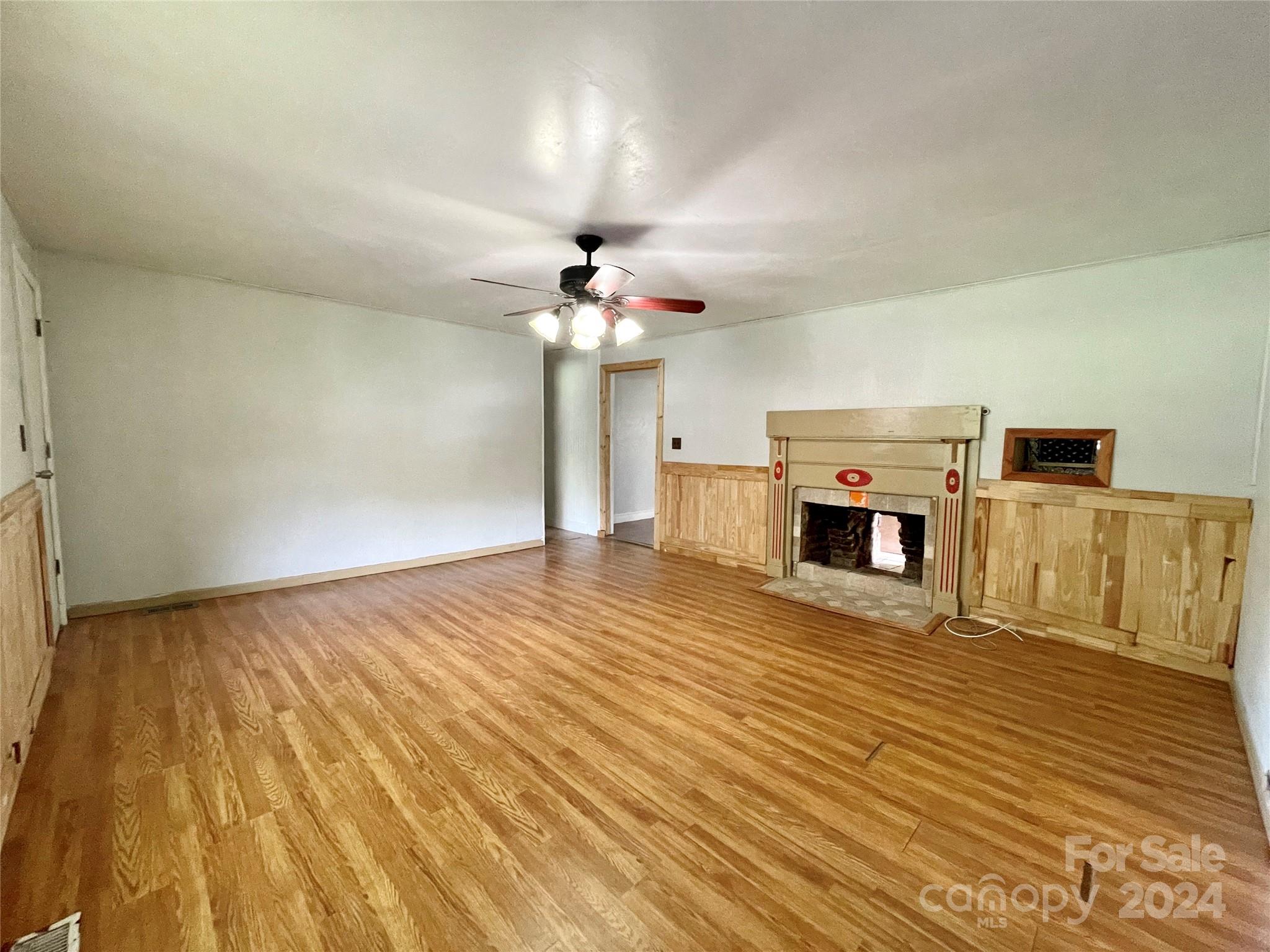 142 Swink Street Property Photo 4