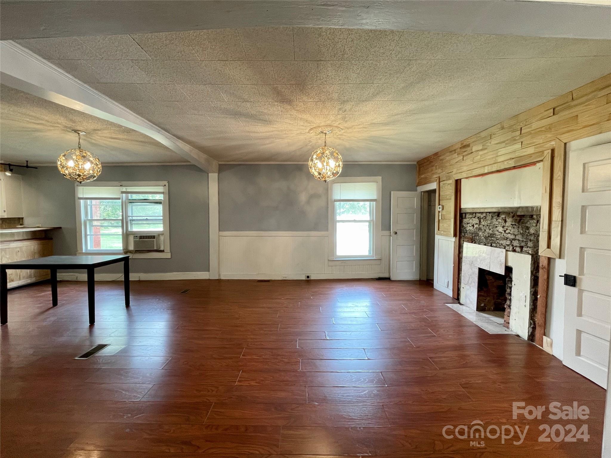 142 Swink Street Property Photo 6