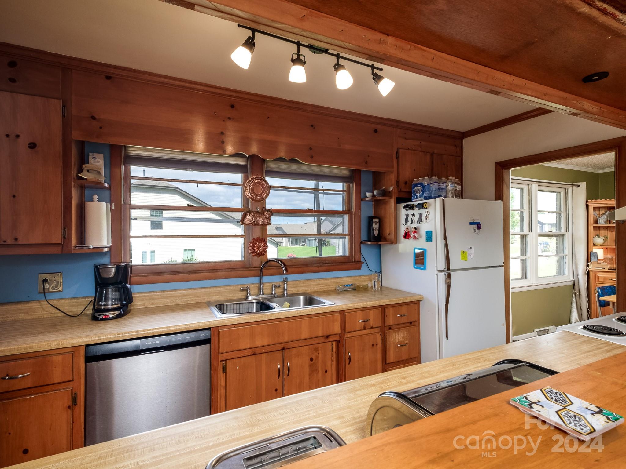 408 Pine Ridge Road Property Photo 10