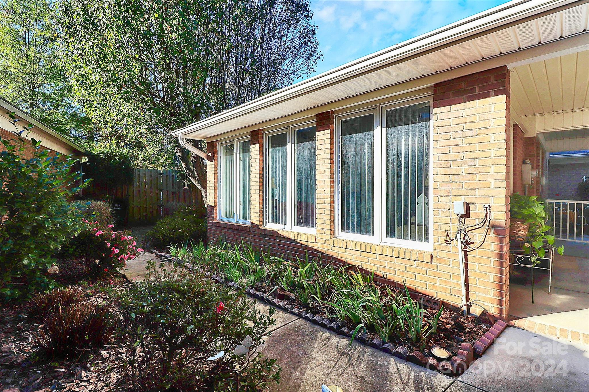 1811 Charter Drive Property Photo 4