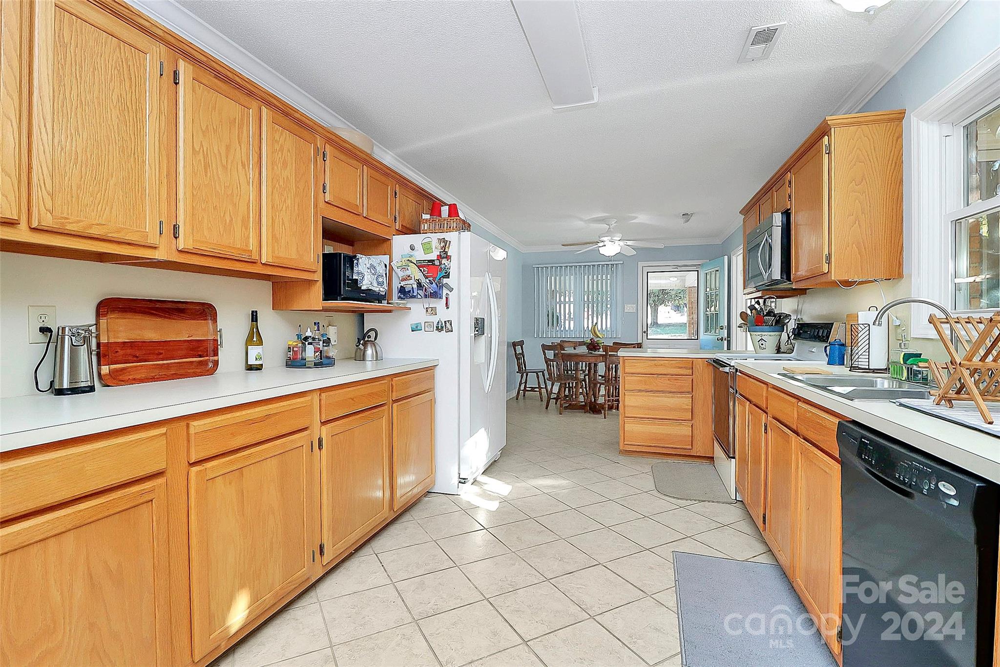 1811 Charter Drive Property Photo 7