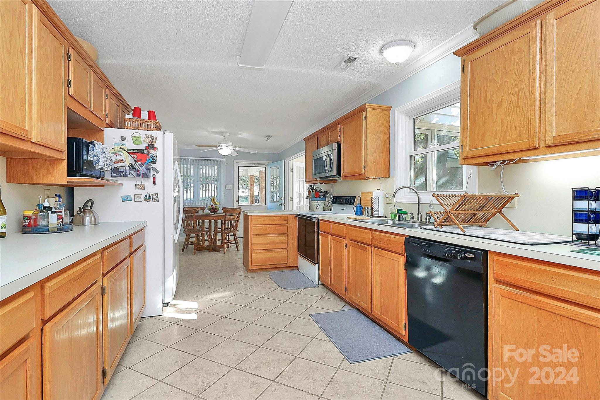 1811 Charter Drive Property Photo 12