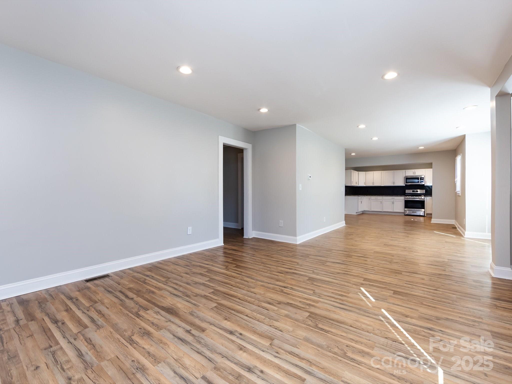 406 Harris Lane Property Photo 6