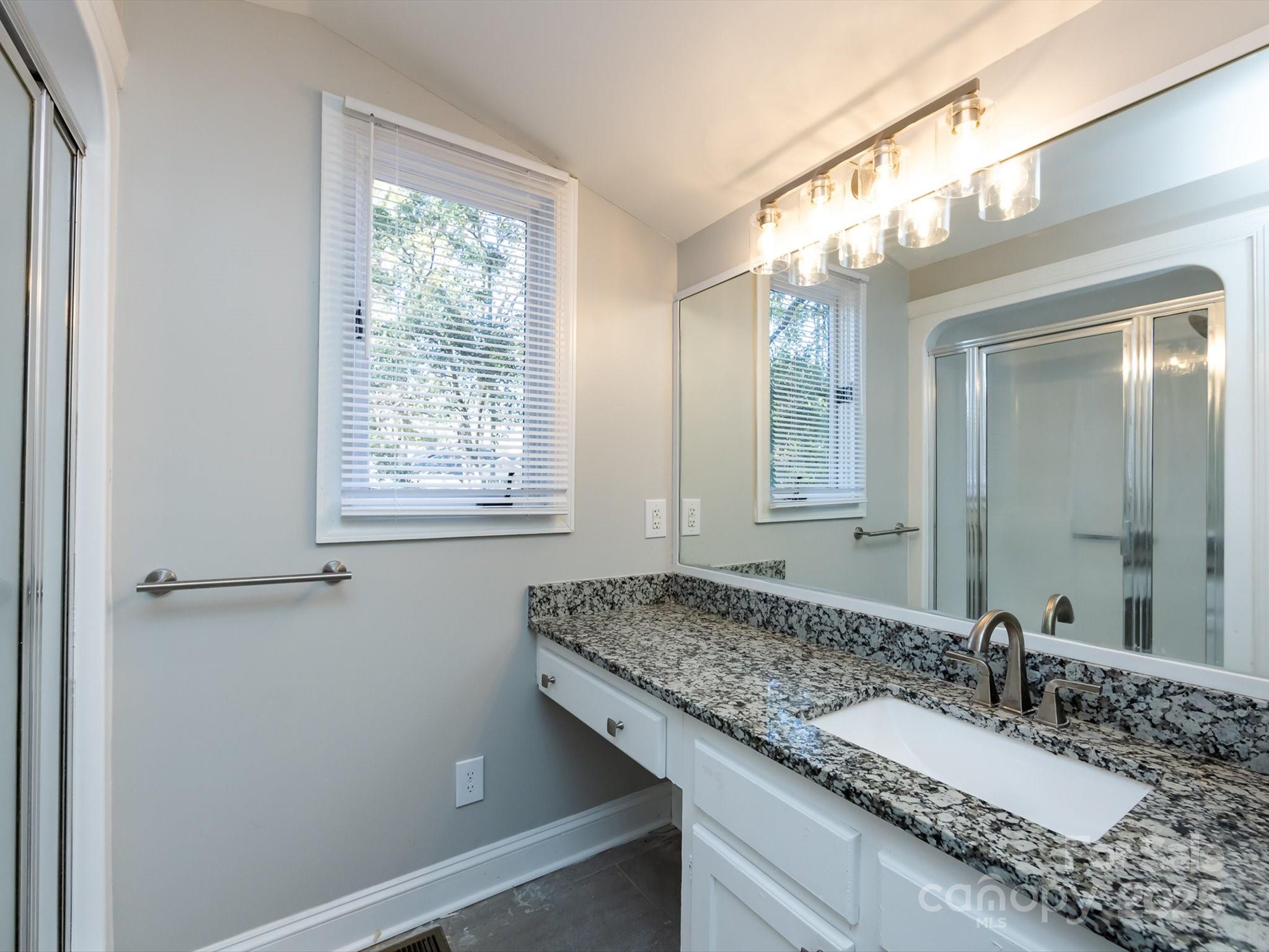 406 Harris Lane Property Photo 25