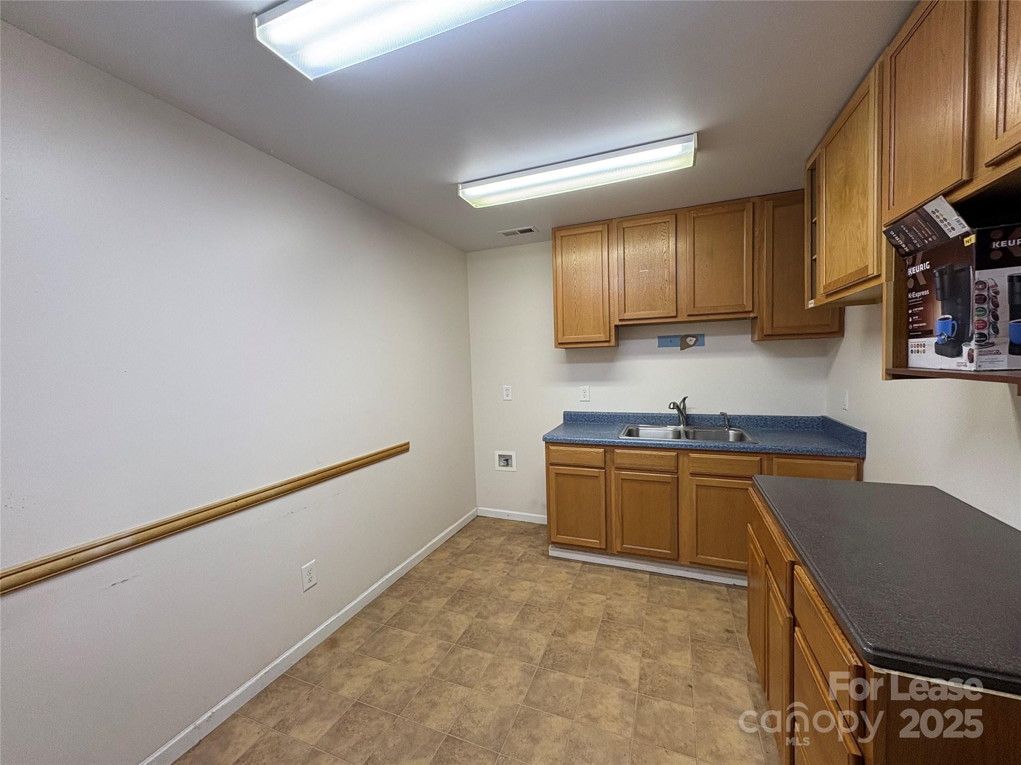 2520 W Roosevelt Boulevard Property Photo 11