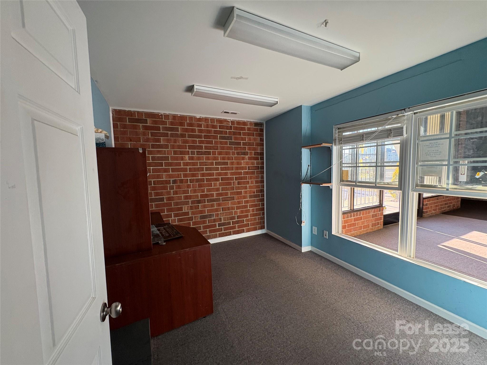 2520 W Roosevelt Boulevard Property Photo 13
