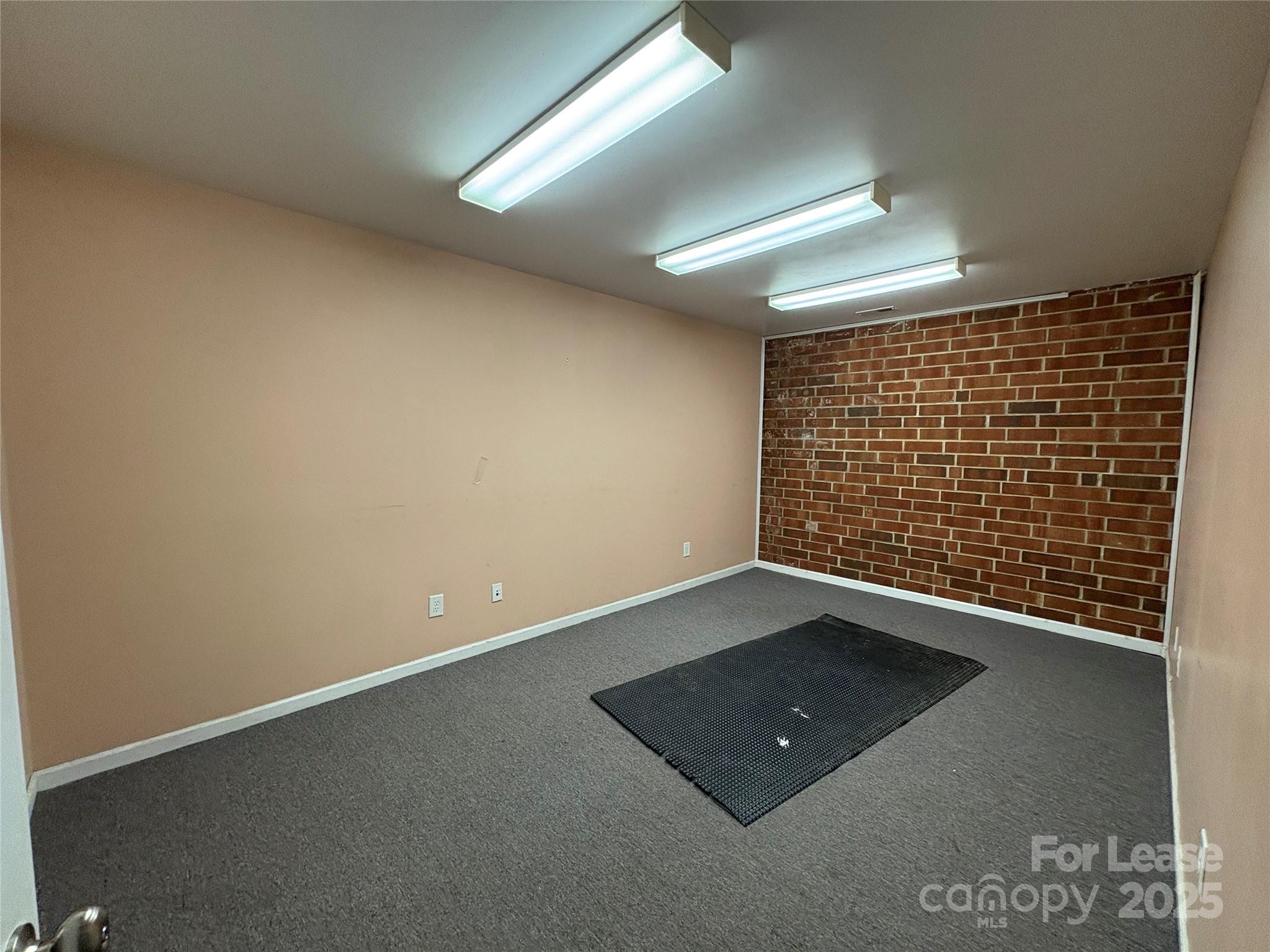 2520 W Roosevelt Boulevard Property Photo 17