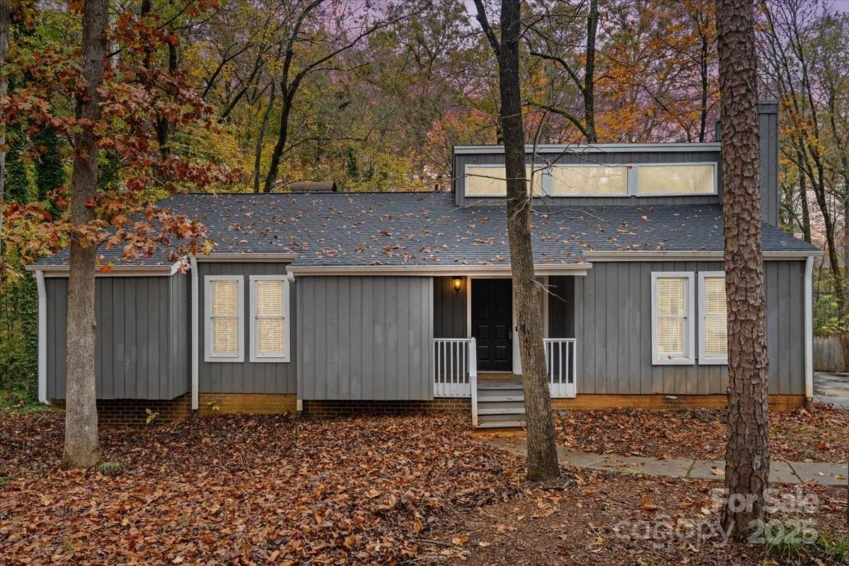 958 Sherwood Circle Property Photo 2