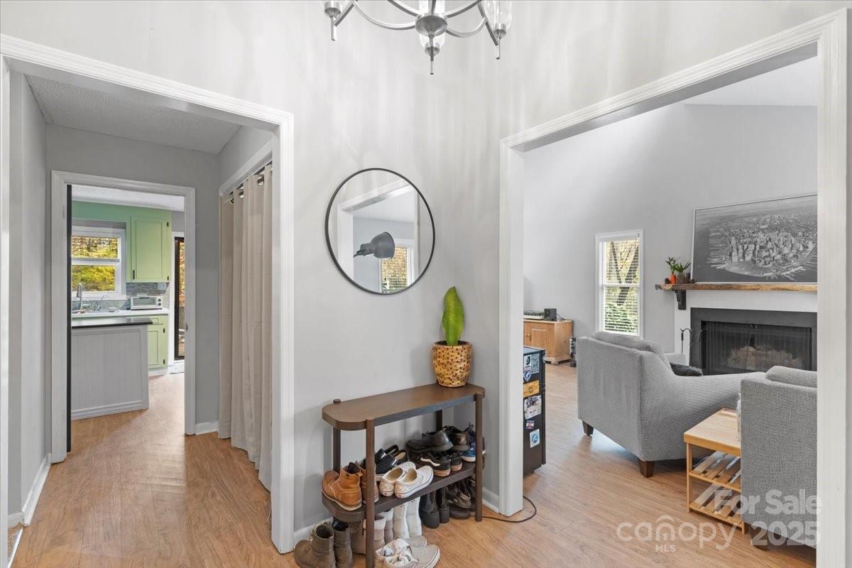 958 Sherwood Circle Property Photo 4