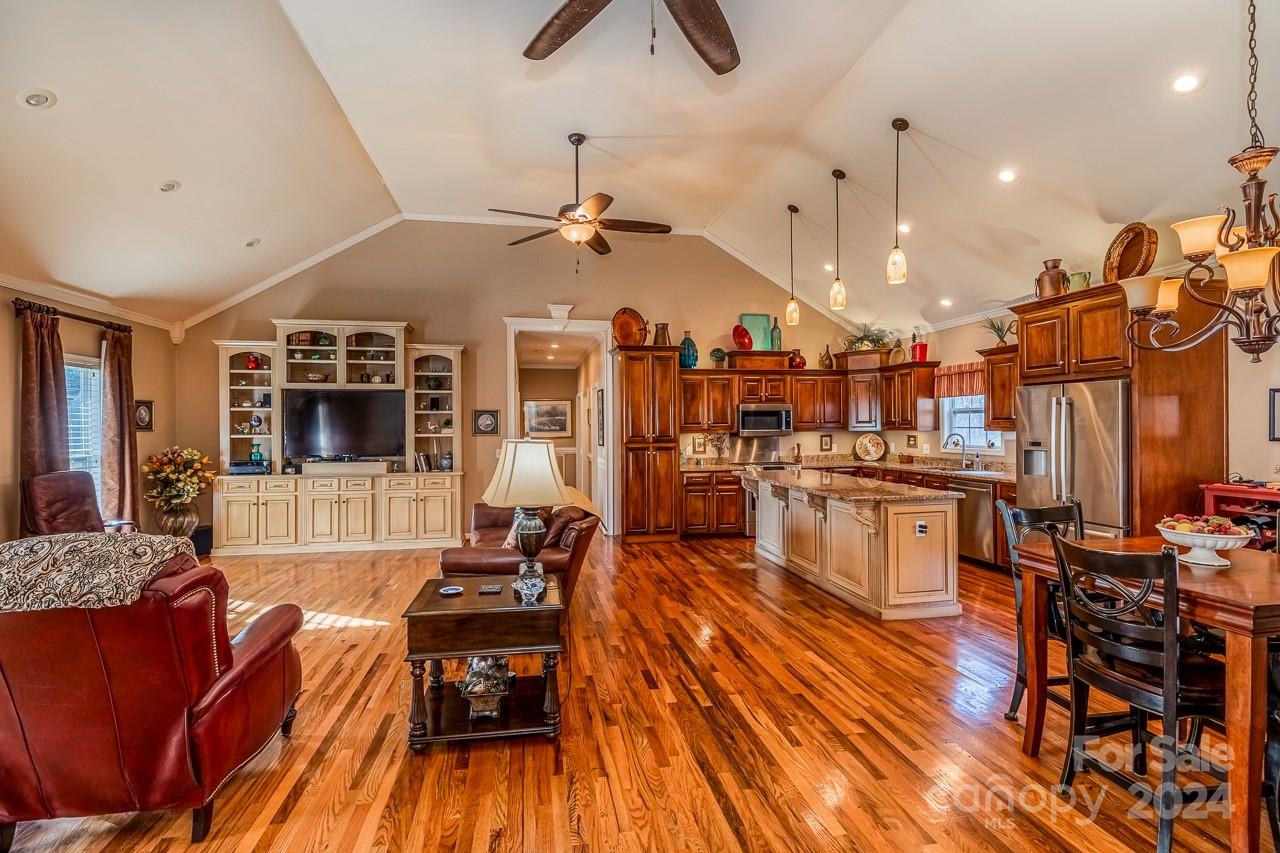 4211 Jonesville Lockhart Highway Property Photo 18