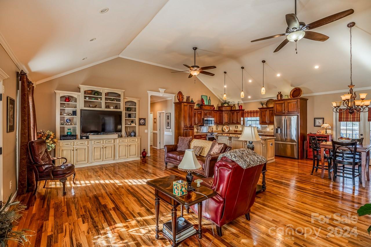 4211 Jonesville Lockhart Highway Property Photo 19