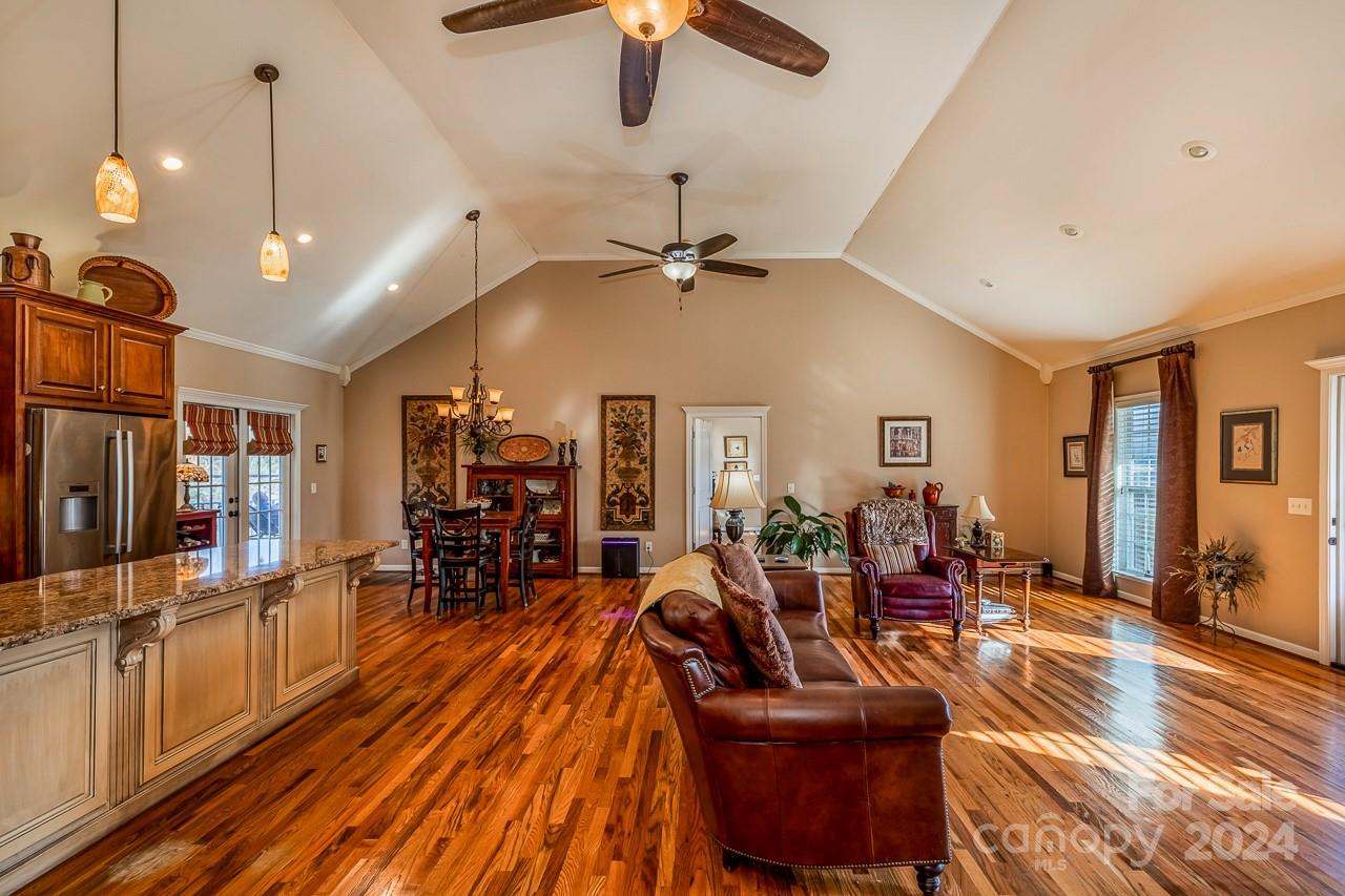4211 Jonesville Lockhart Highway Property Photo 20