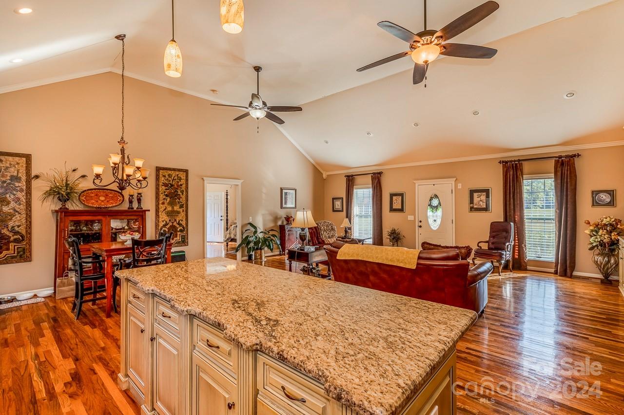 4211 Jonesville Lockhart Highway Property Photo 24