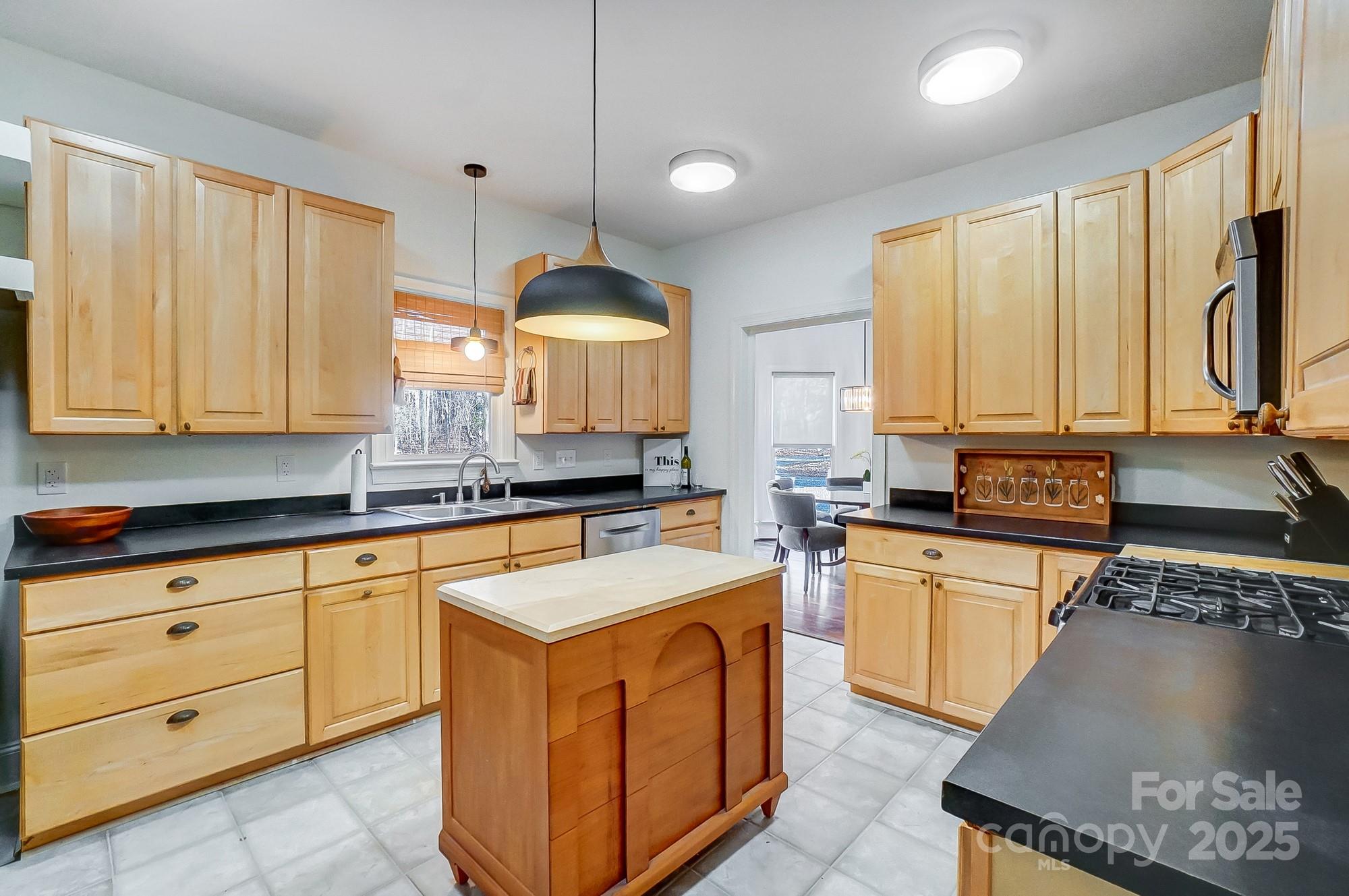6610 Rolling Ridge Drive Property Photo 16
