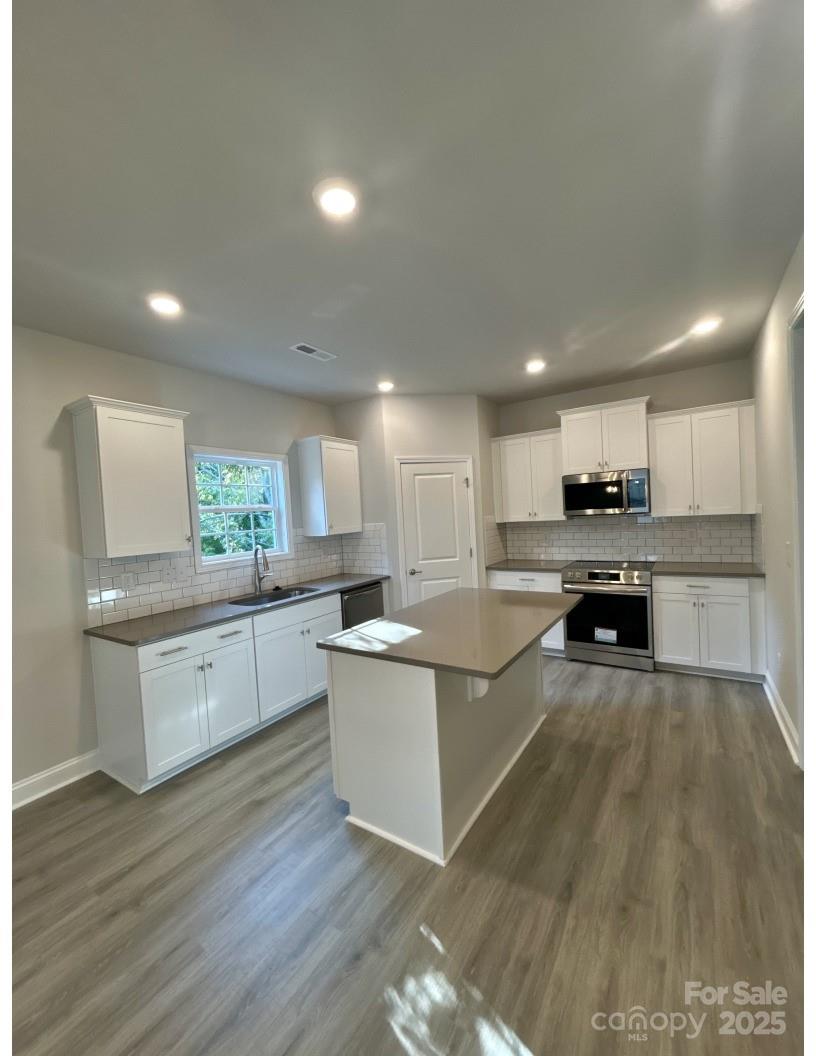 200 Fostoria Place 78a Property Photo 4