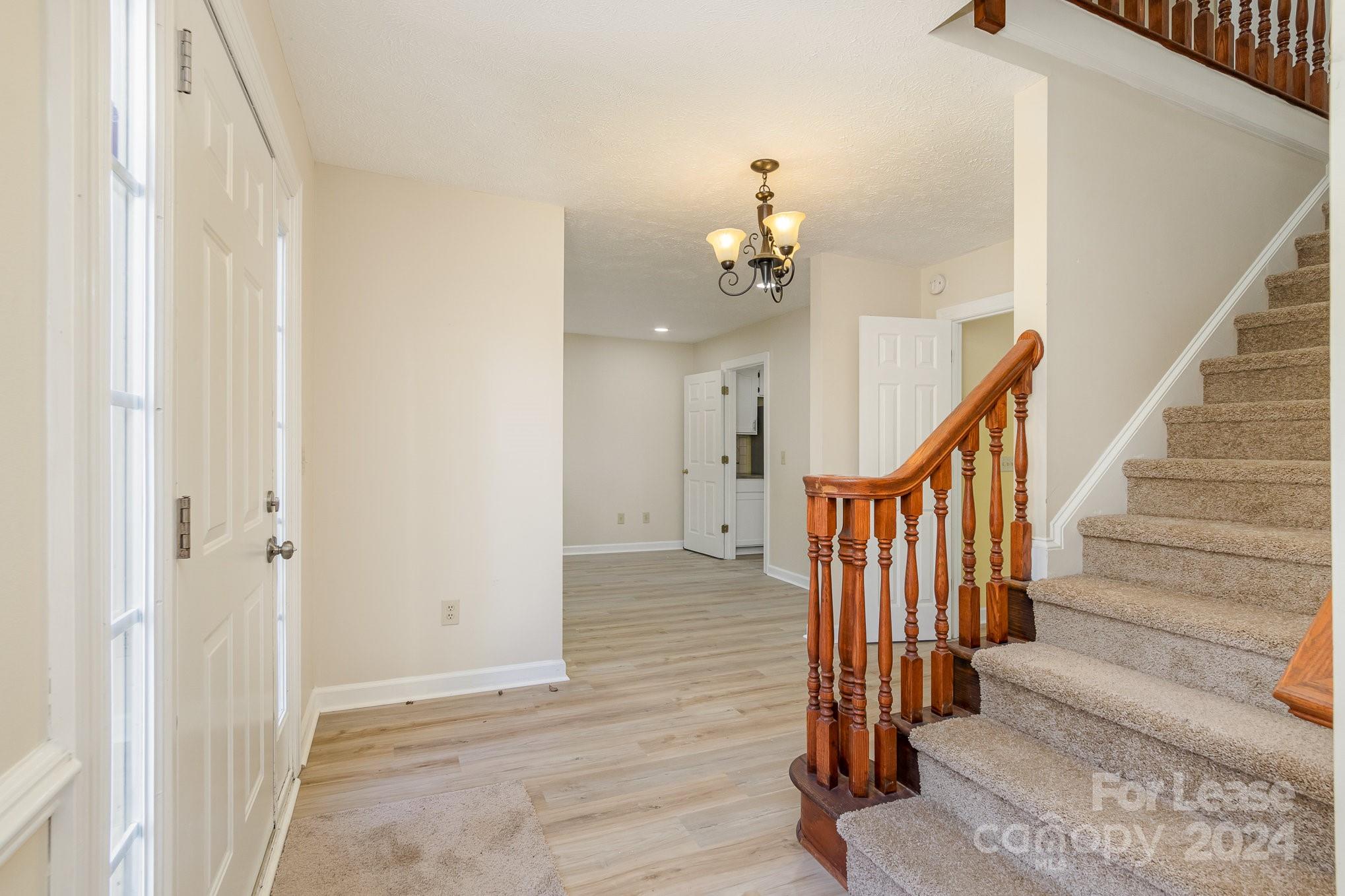 8519 Middleton Circle Property Photo 3