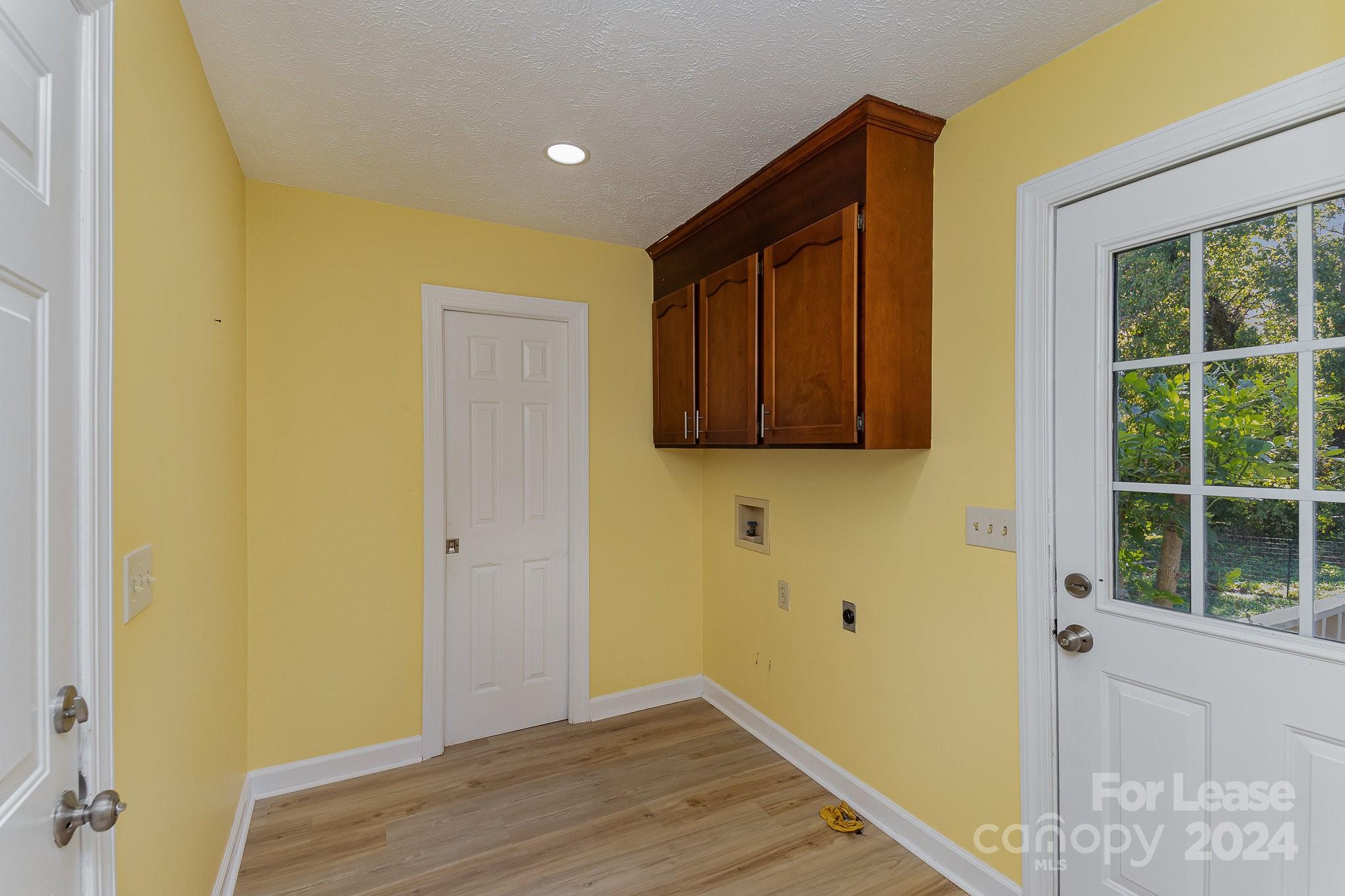 8519 Middleton Circle Property Photo 13