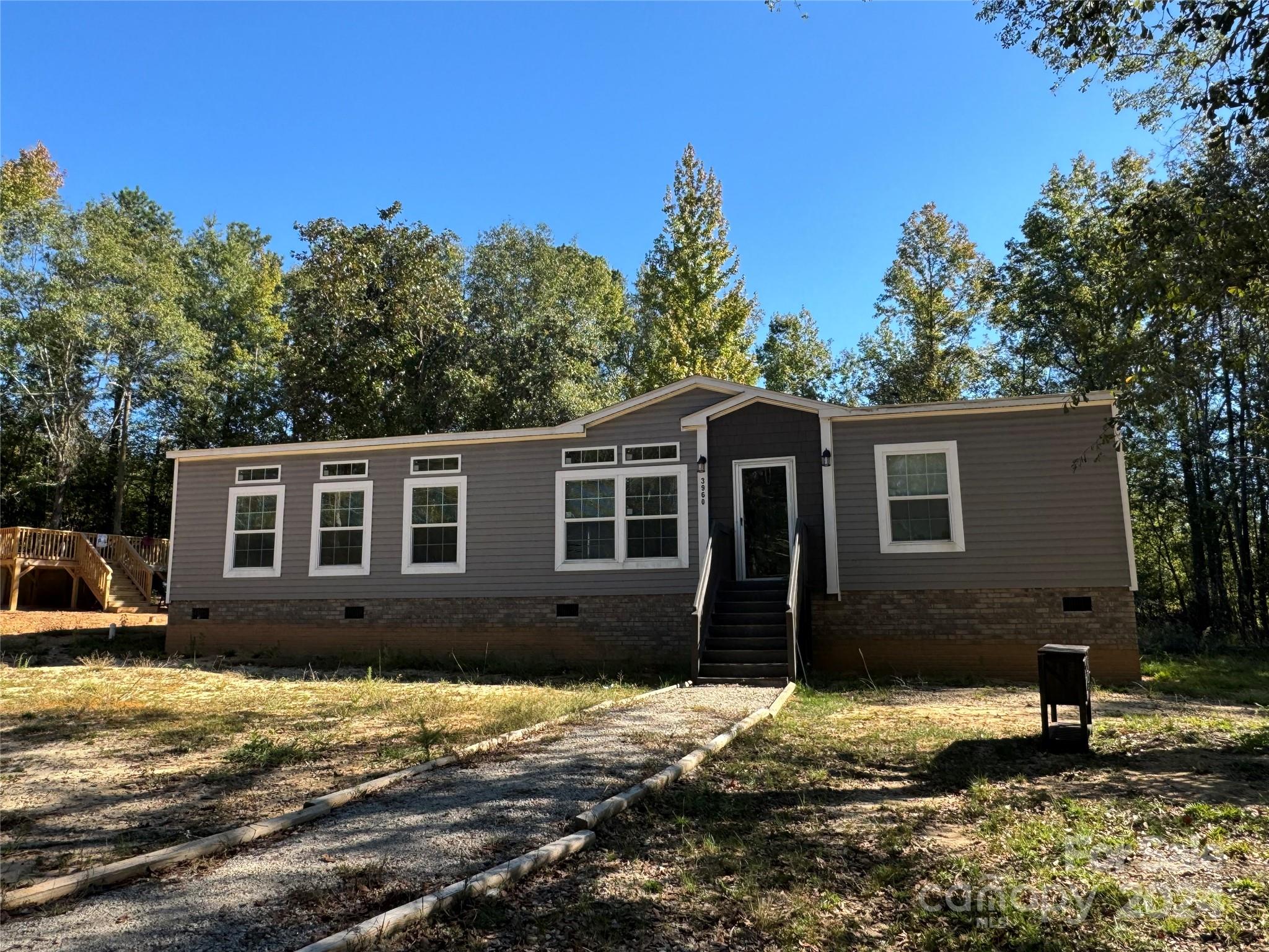 3960 Travellers Road Property Photo 3