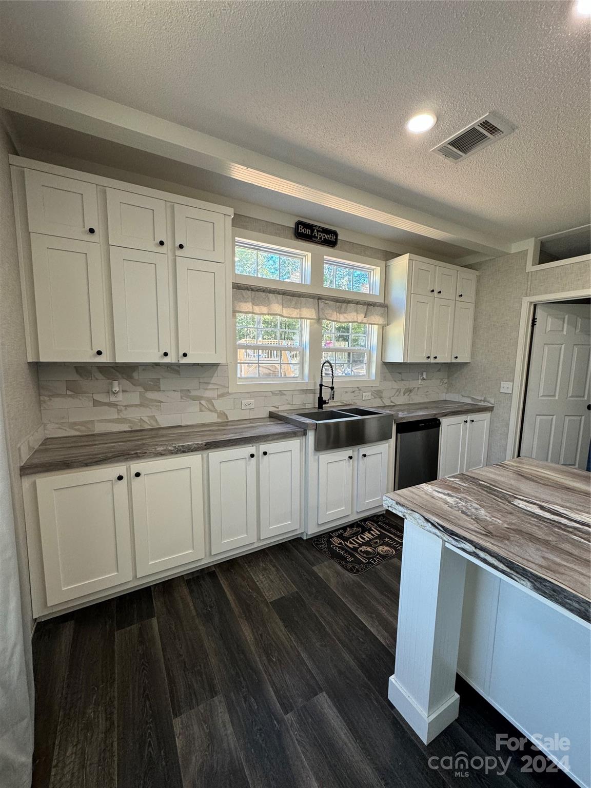 3960 Travellers Road Property Photo 26