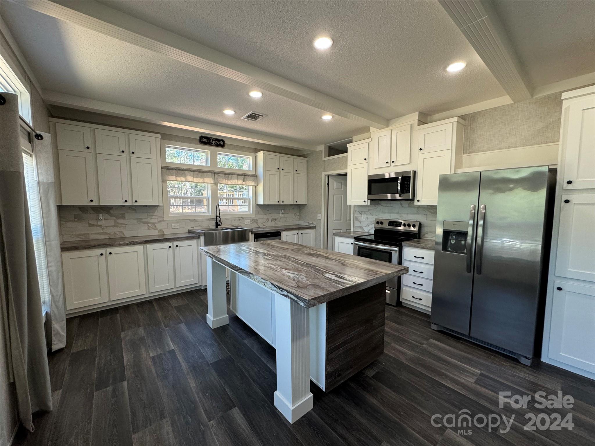 3960 Travellers Road Property Photo 28