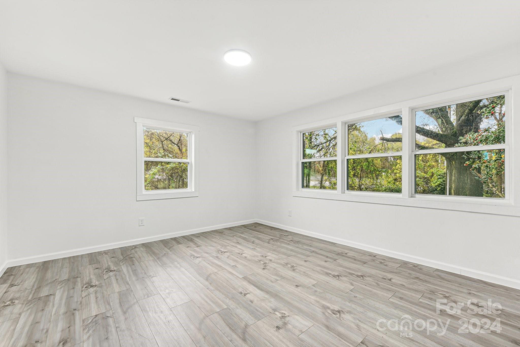 530 11th Street Place Property Photo 14