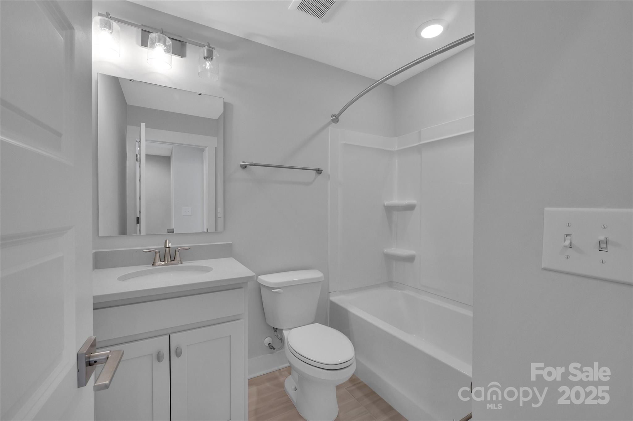 582 West End Drive Property Photo 14