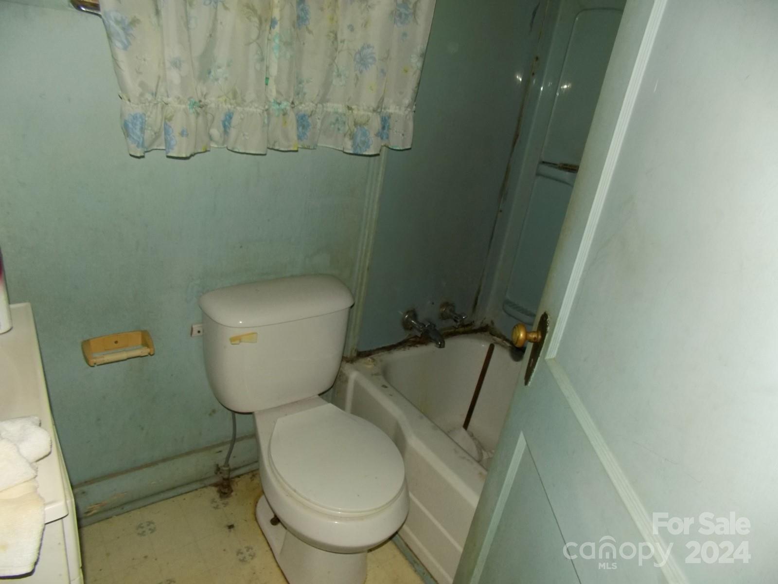 523 Hoyle Street Property Photo 3