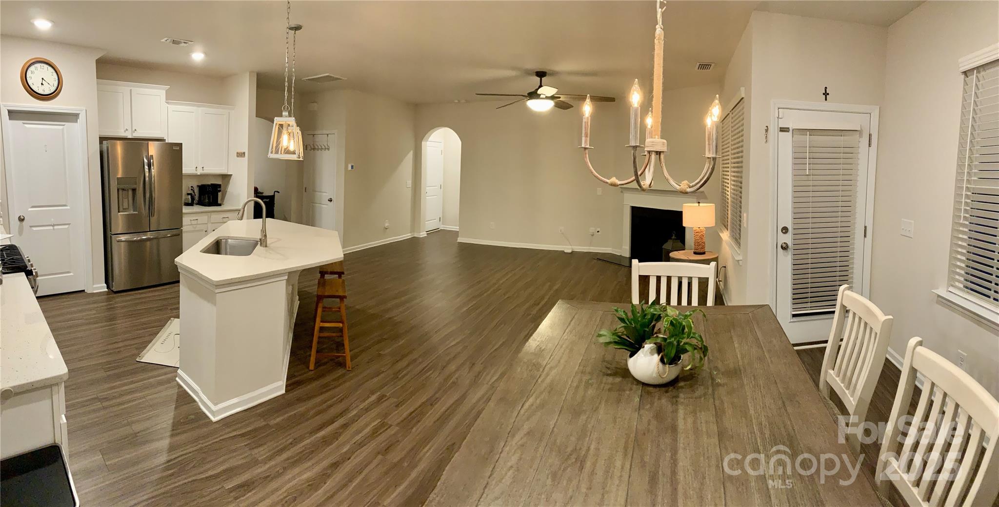 913 Deep River Way Property Photo 11
