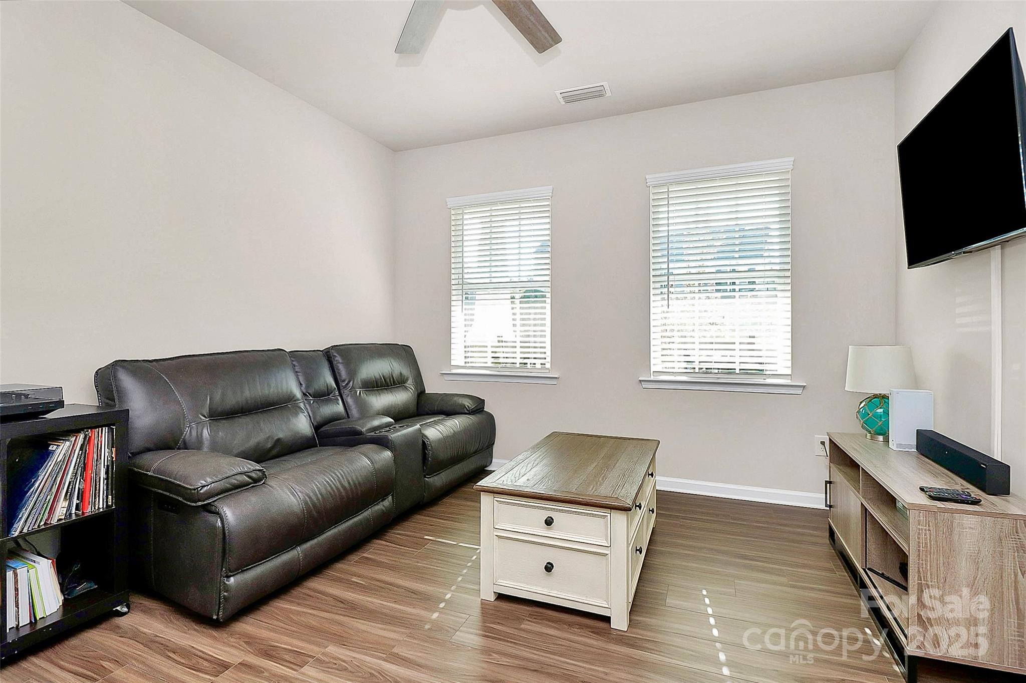 913 Deep River Way Property Photo 13
