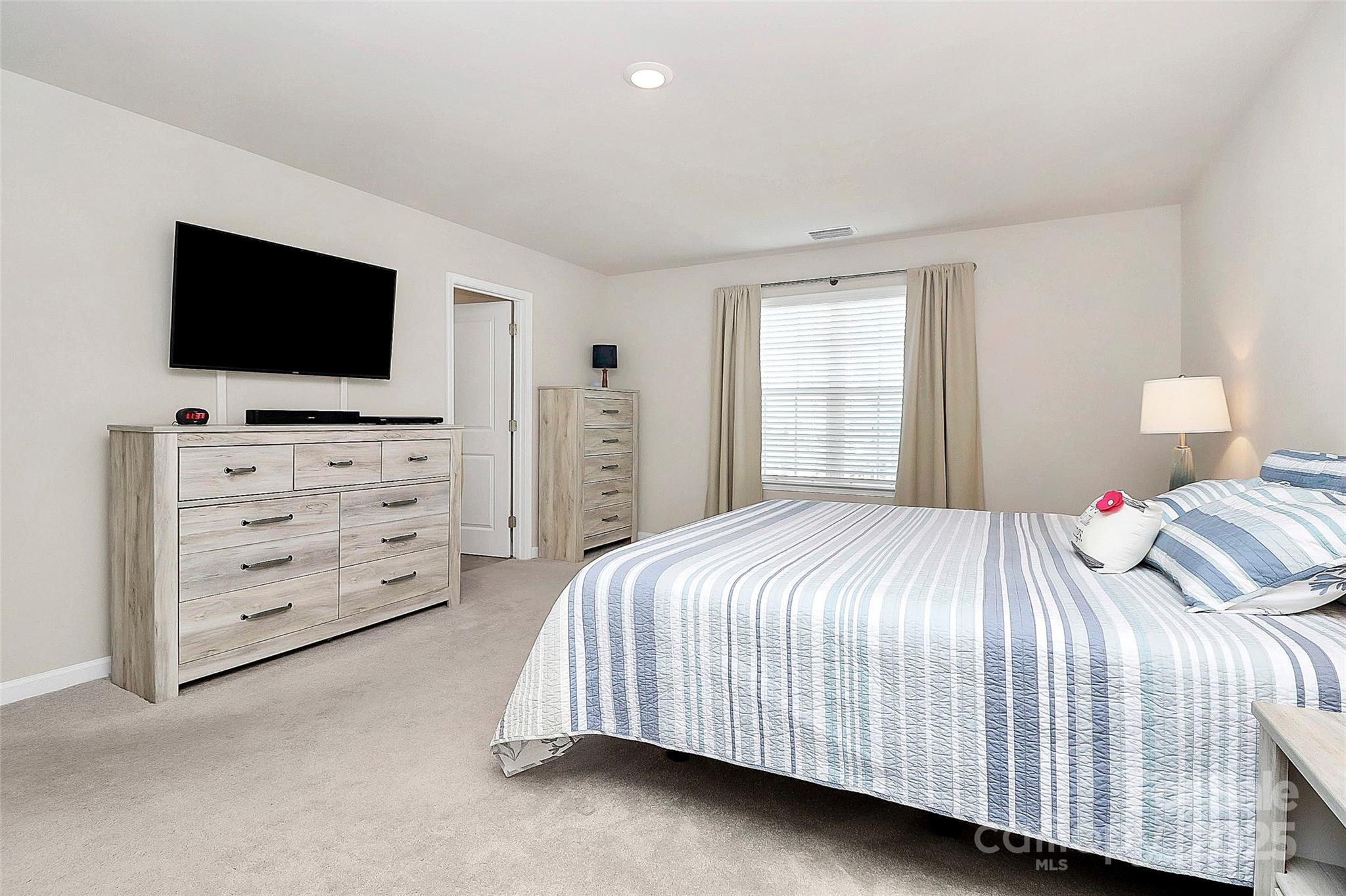 913 Deep River Way Property Photo 14