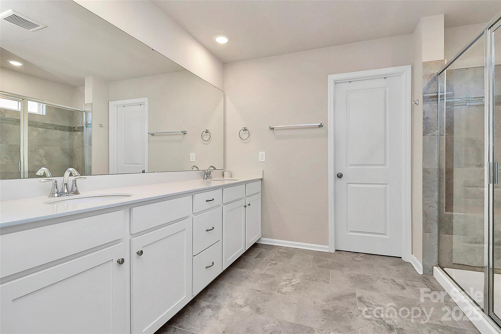 913 Deep River Way Property Photo 17