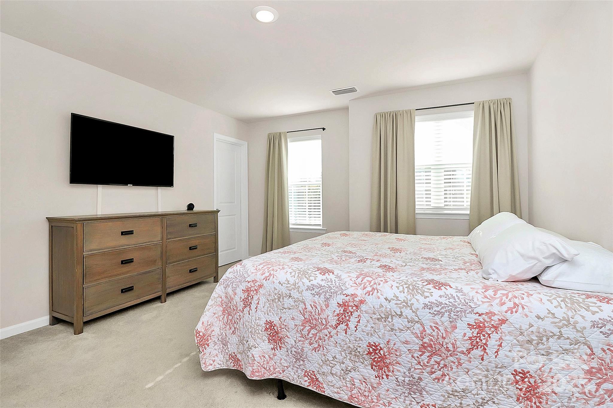 913 Deep River Way Property Photo 24