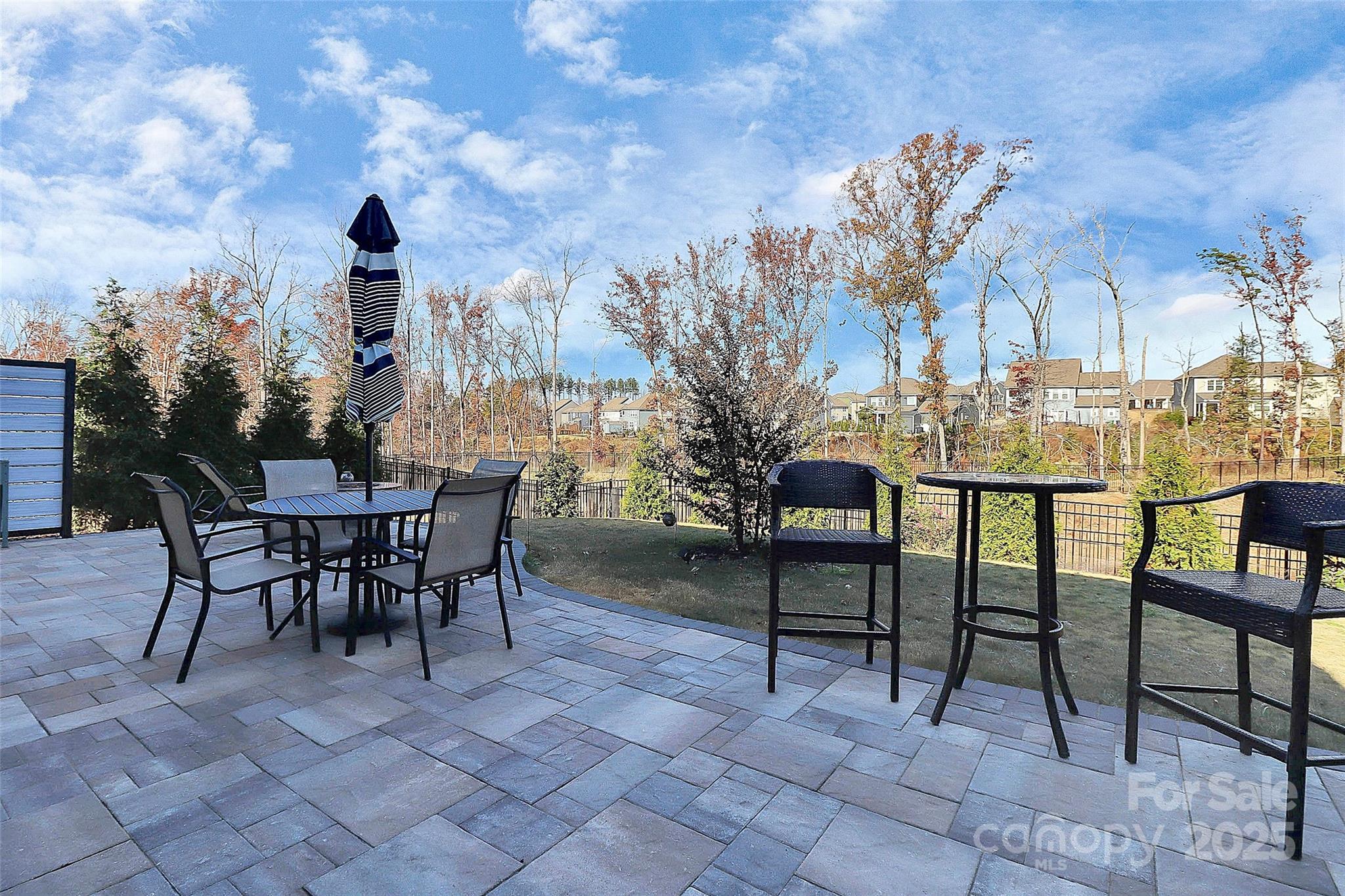 913 Deep River Way Property Photo 31