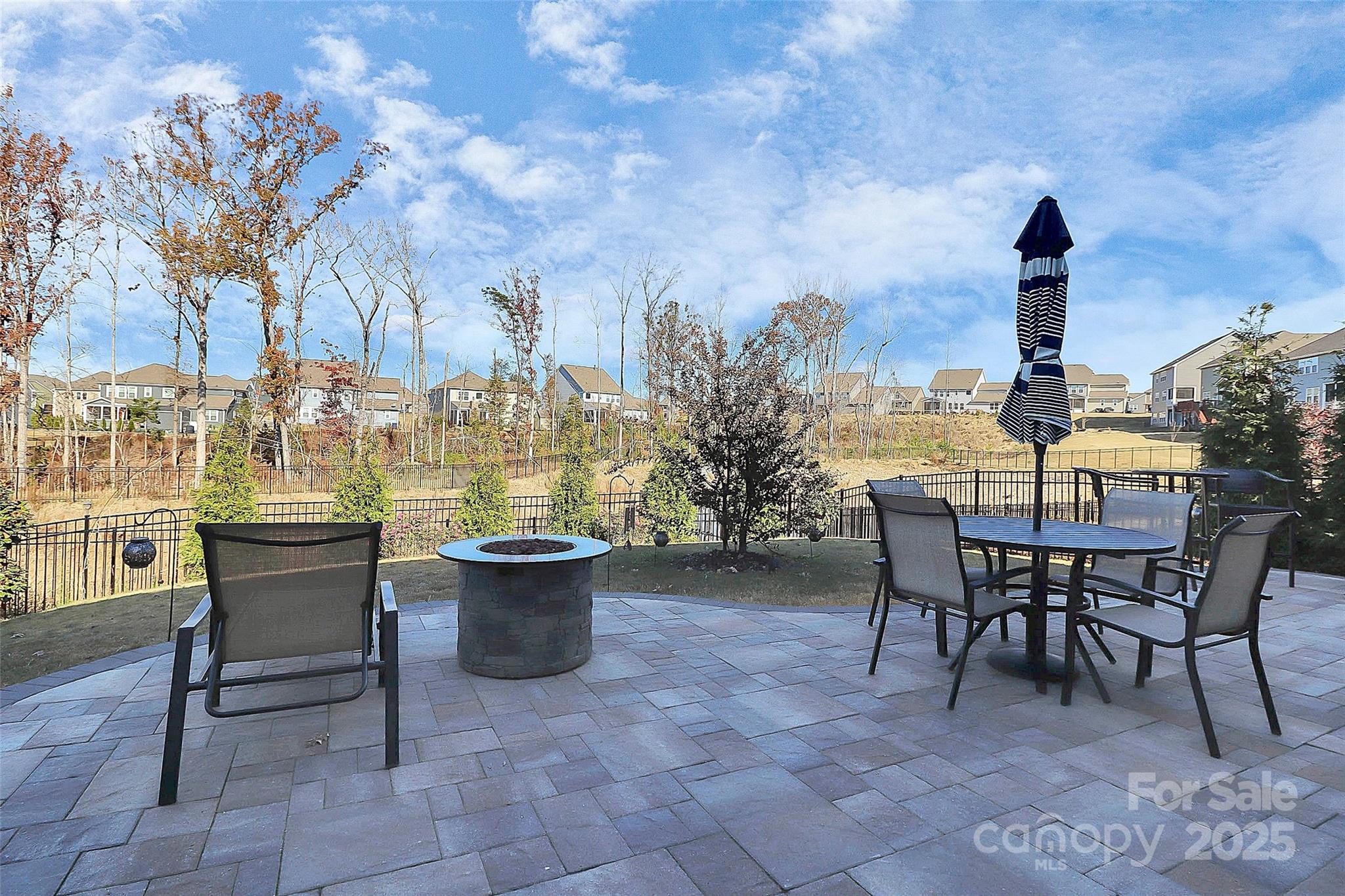 913 Deep River Way Property Photo 32