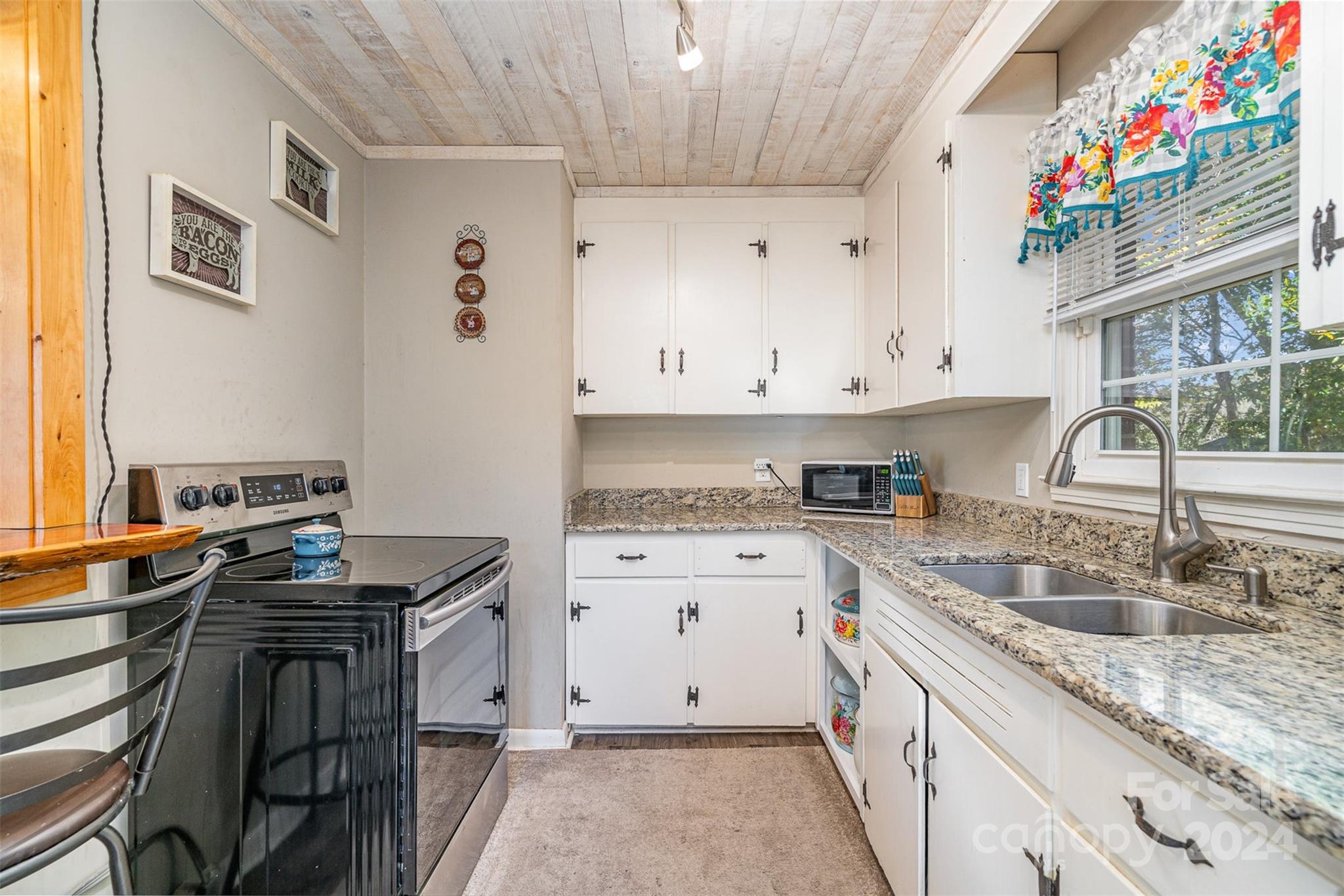 206 Winona Avenue Property Photo 10