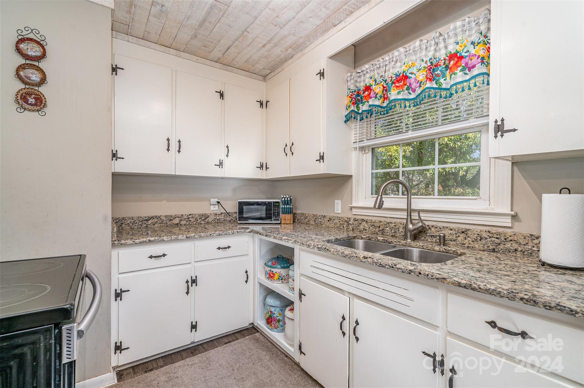 206 Winona Avenue Property Photo 11